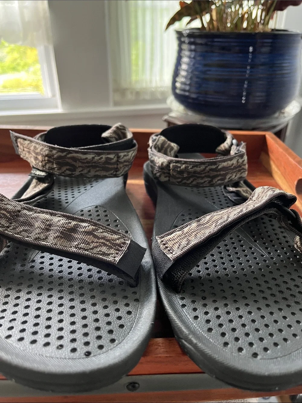 NWOT • MEN’S TEVA HURRICANE 3 SANDALS